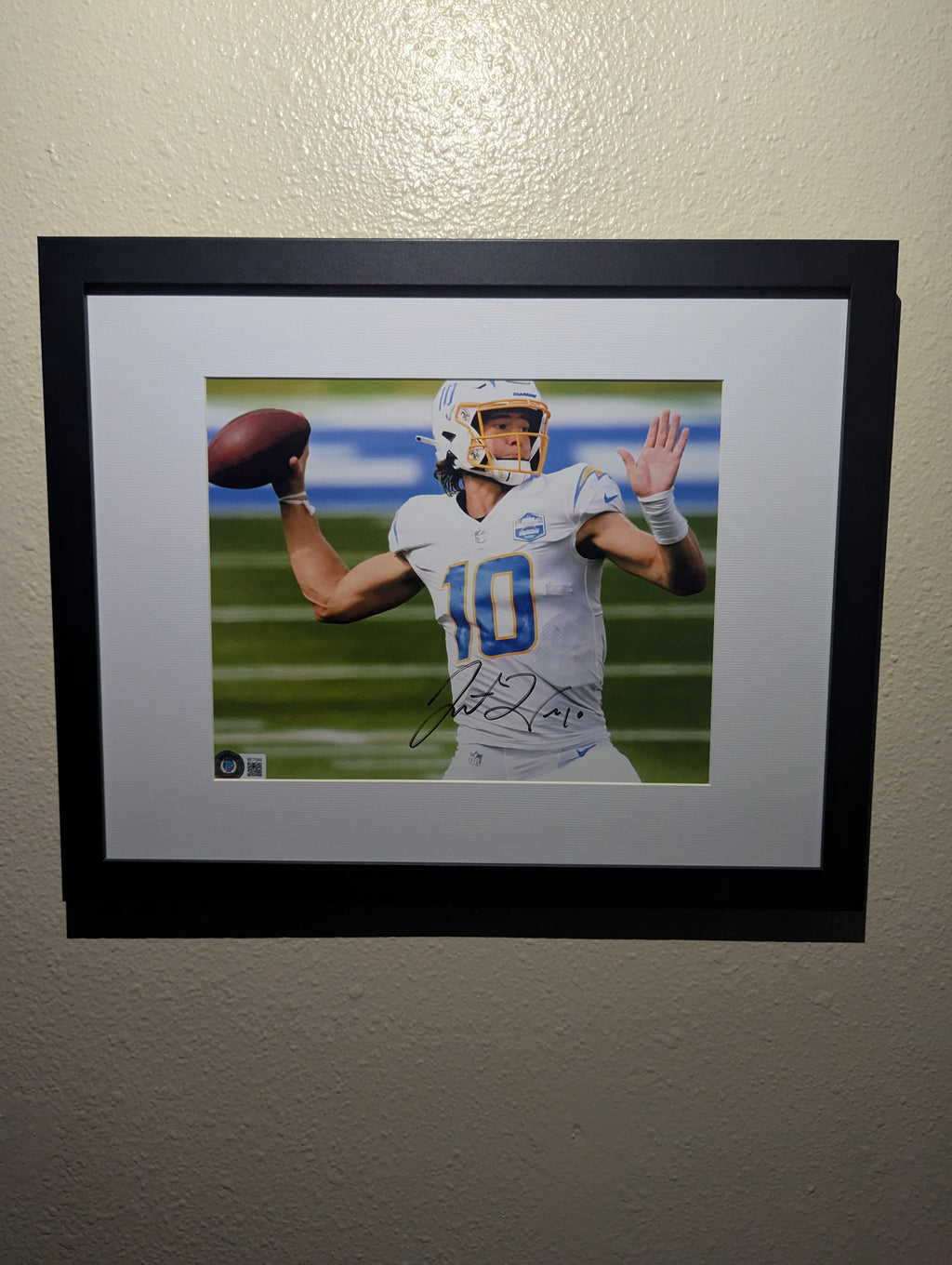 Signed Justin Herbert 8x10 (Beckett)