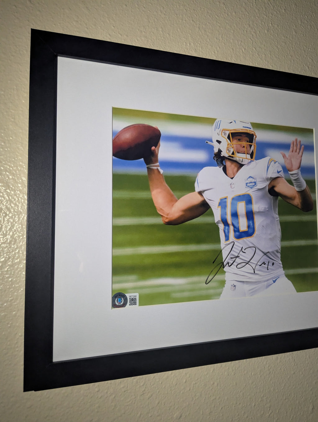 Signed Justin Herbert 8x10 (Beckett)