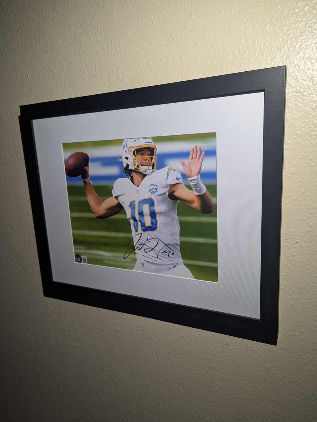 Signed Justin Herbert 8x10 (Beckett)