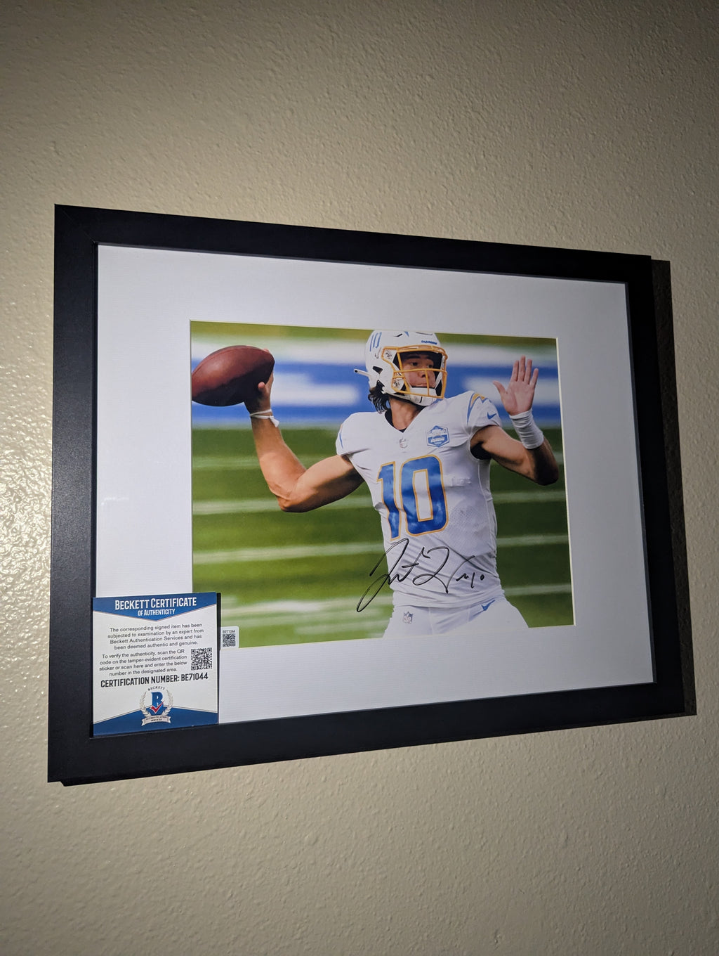 Signed Justin Herbert 8x10 (Beckett)