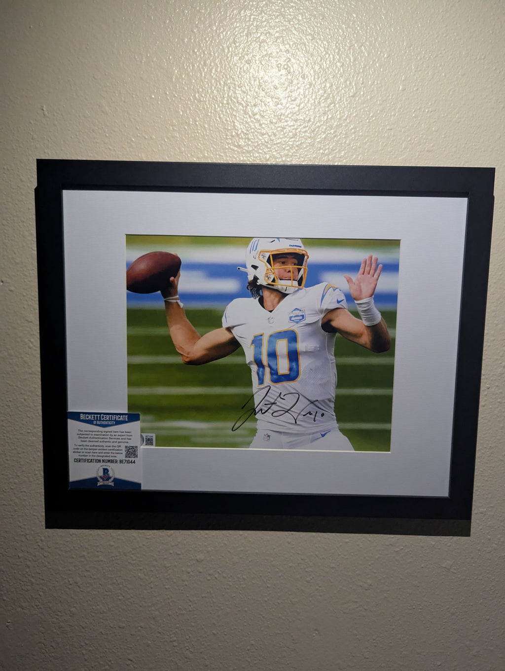 Signed Justin Herbert 8x10 (Beckett)