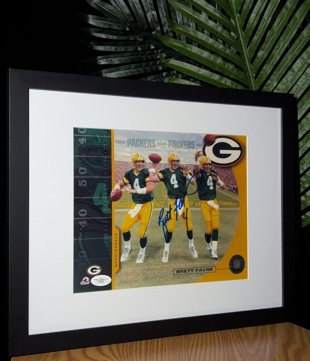 Signed Brett Favre 8x10 (JSA)