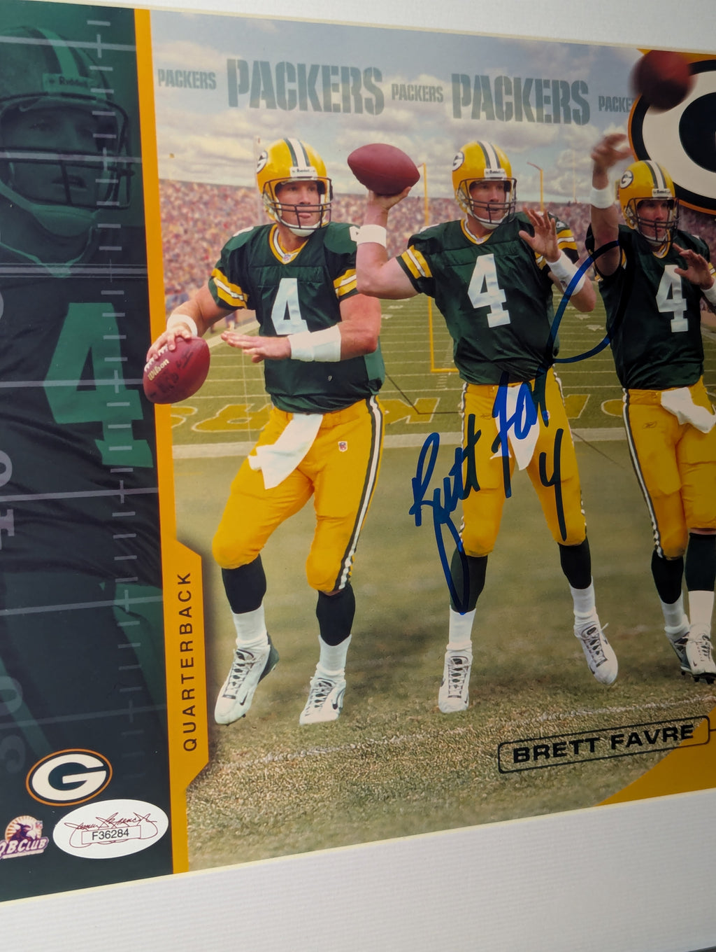 Signed Brett Favre 8x10 (JSA)