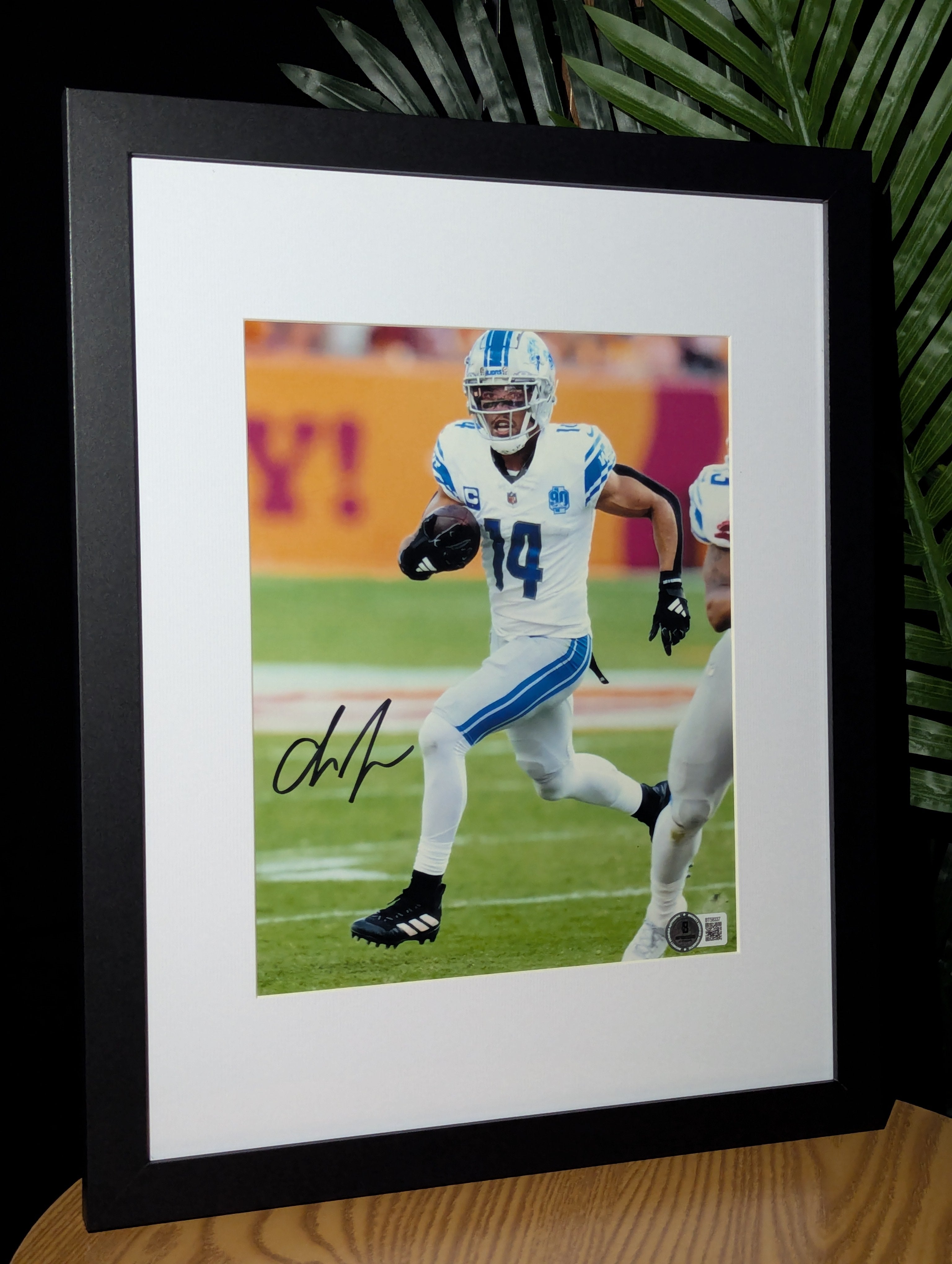 Signed Amon-Ra St. Brown 8x10 (Beckett)