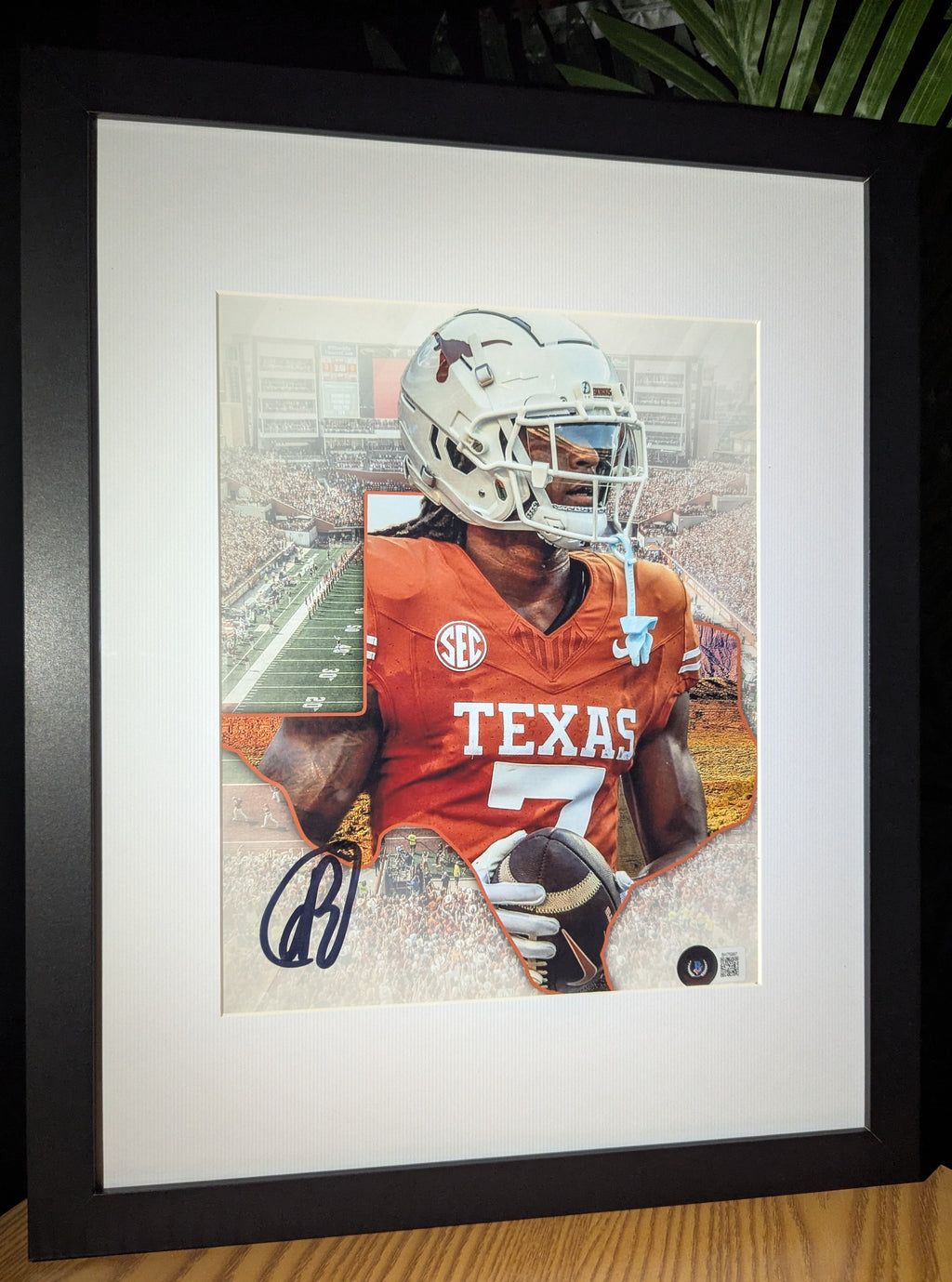 Signed Isaiah Bond 8x10 (Beckett)