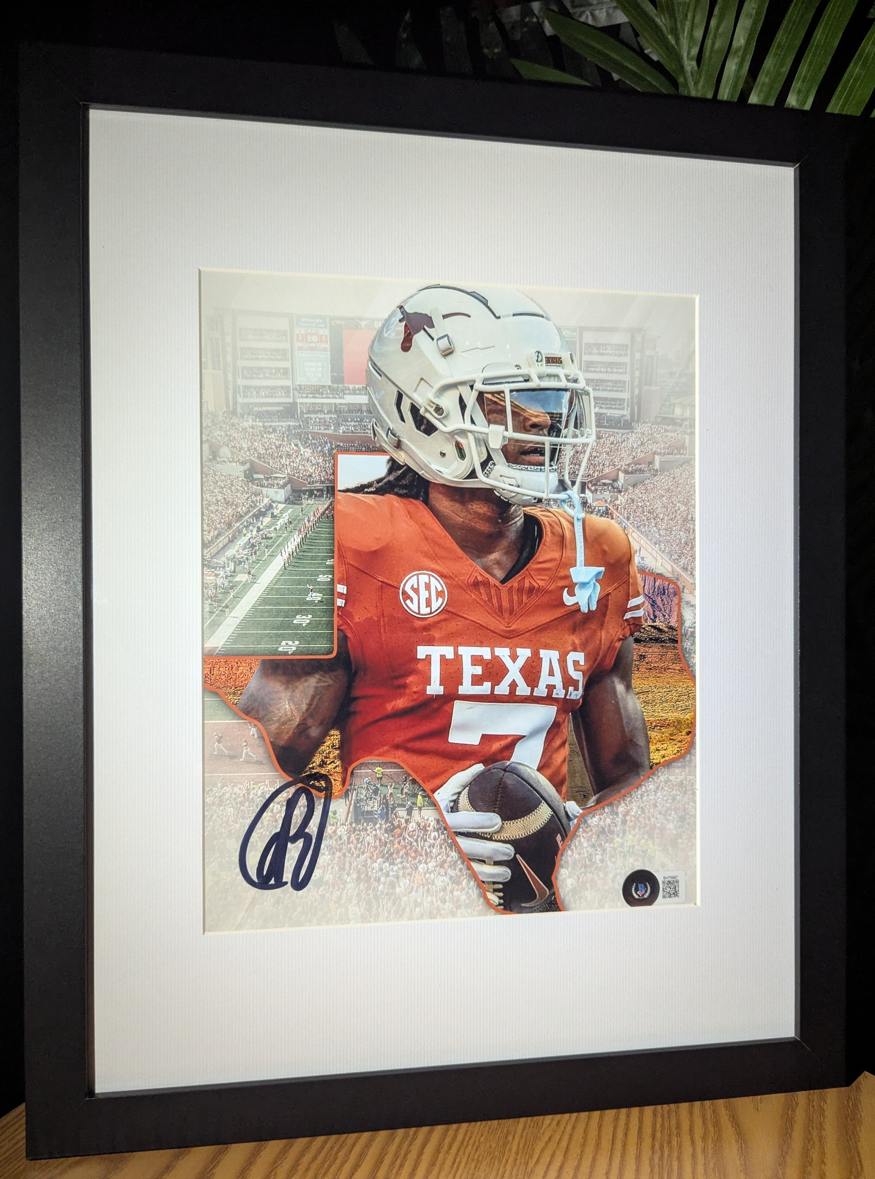 Signed Isaiah Bond 8x10 (Beckett)