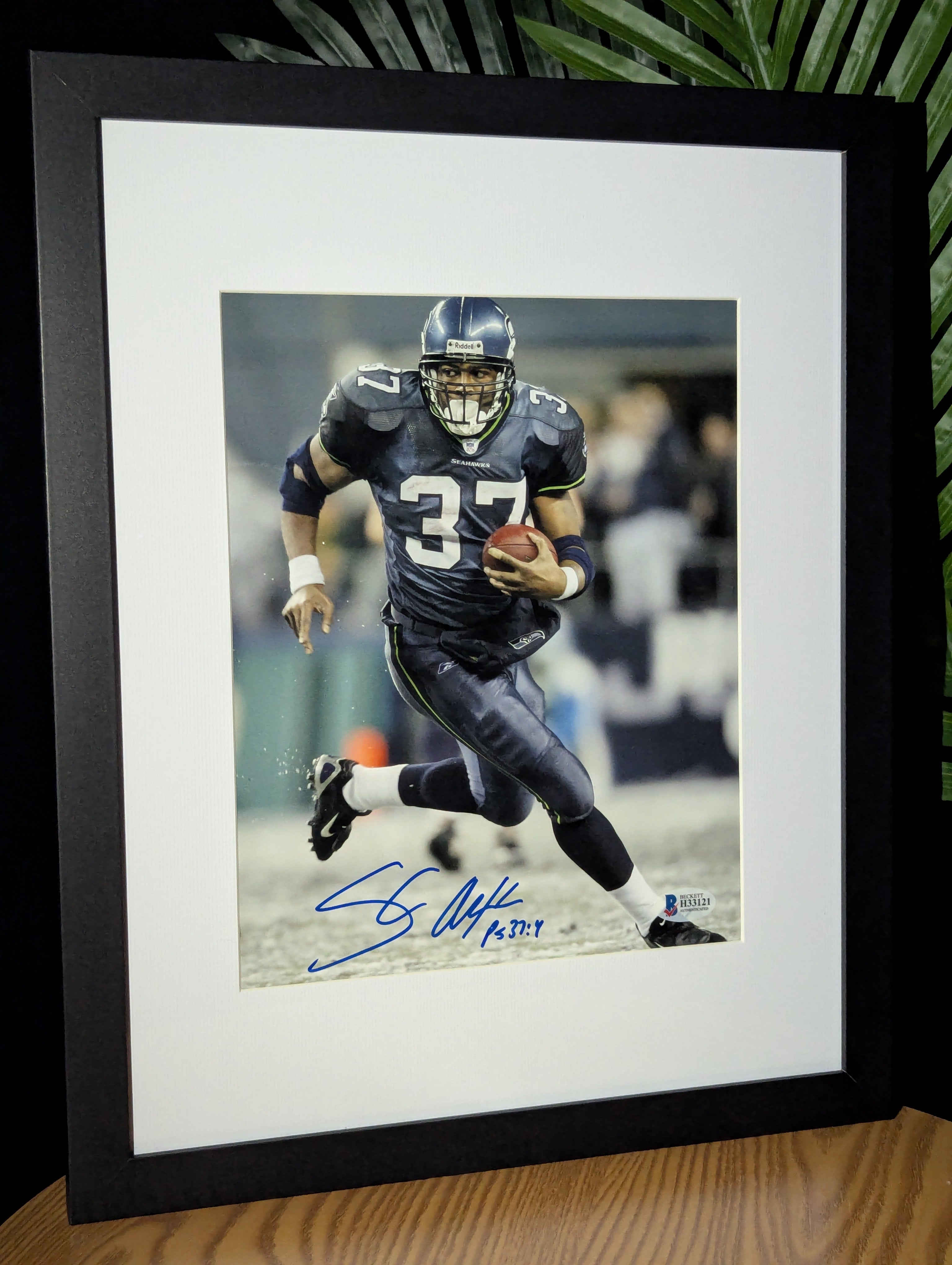 Signed Shaun Alexander "Ps 37:4" 8x10 (Beckett)