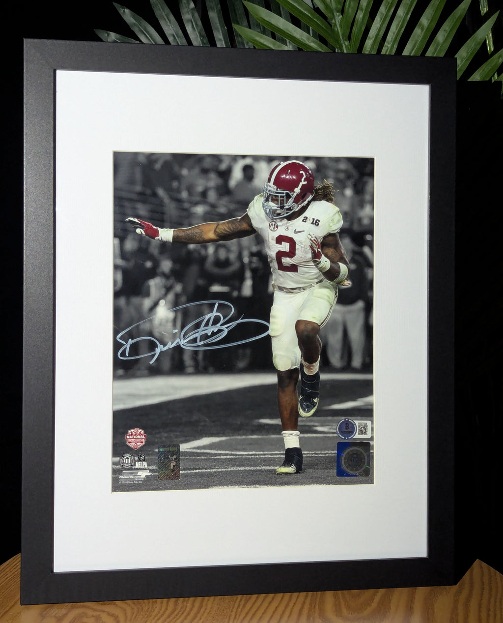 Signed Derrick Henry 8x10 (Beckett)