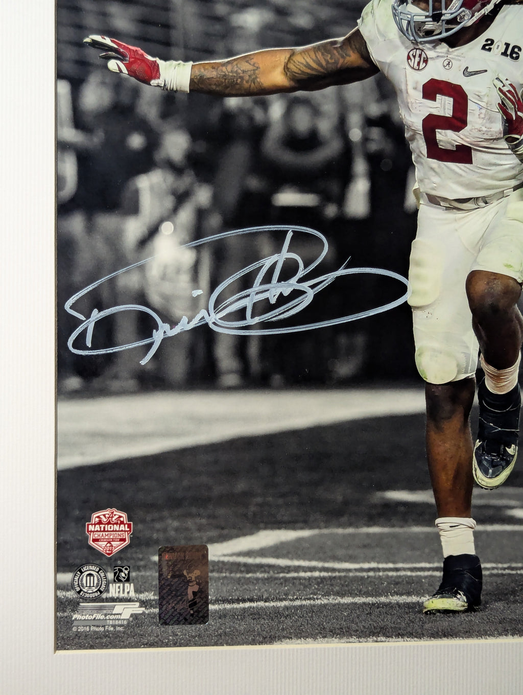 Signed Derrick Henry 8x10 (Beckett)