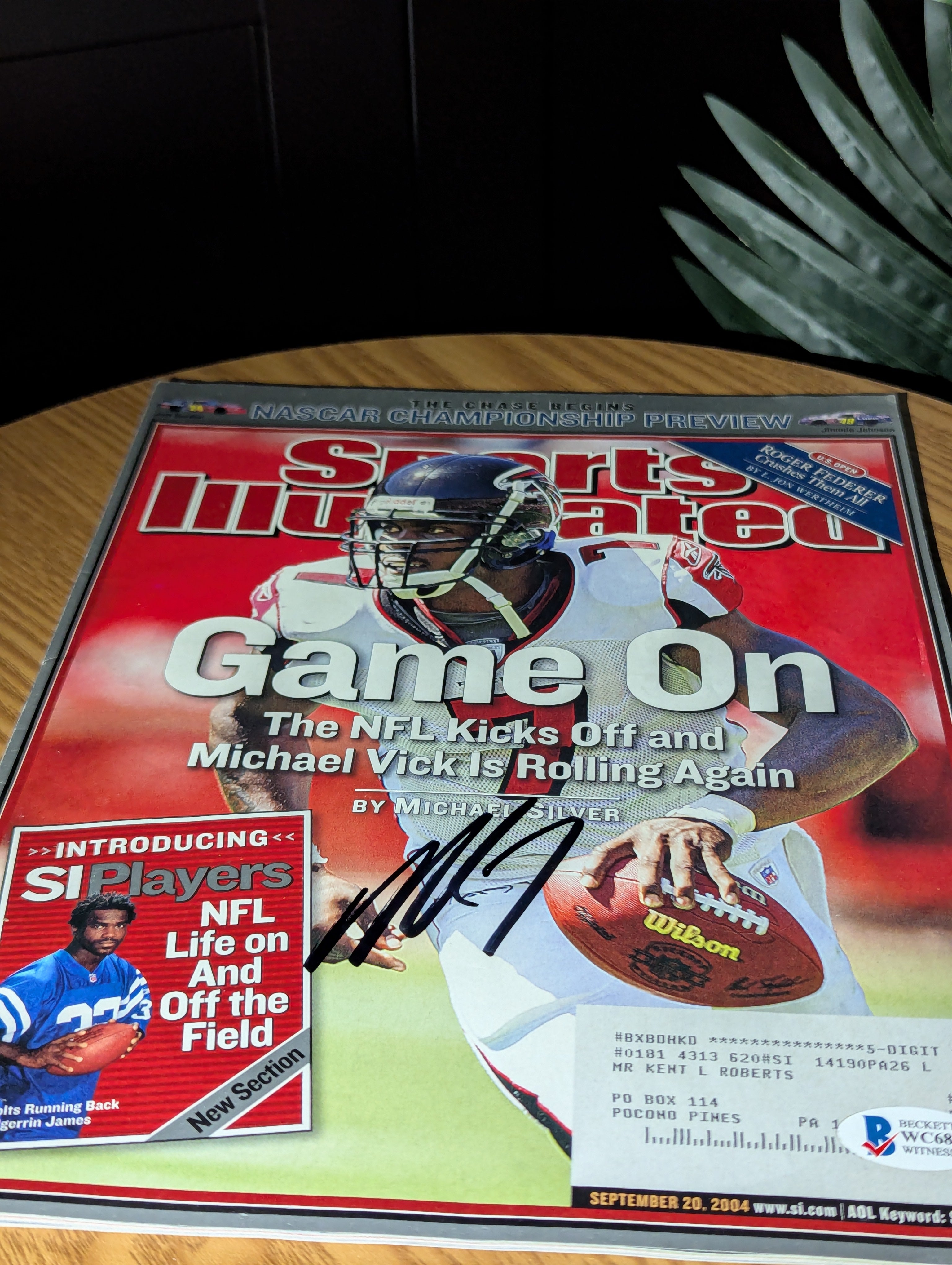 Unframed Signed Mike Vick Magazine (Beckett)