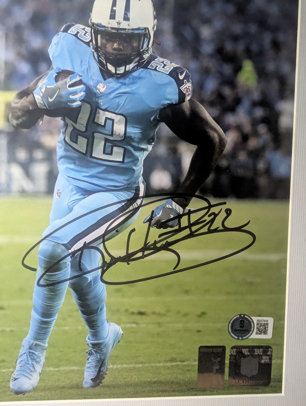 Signed Derrick Henry 8x10 (Beckett)