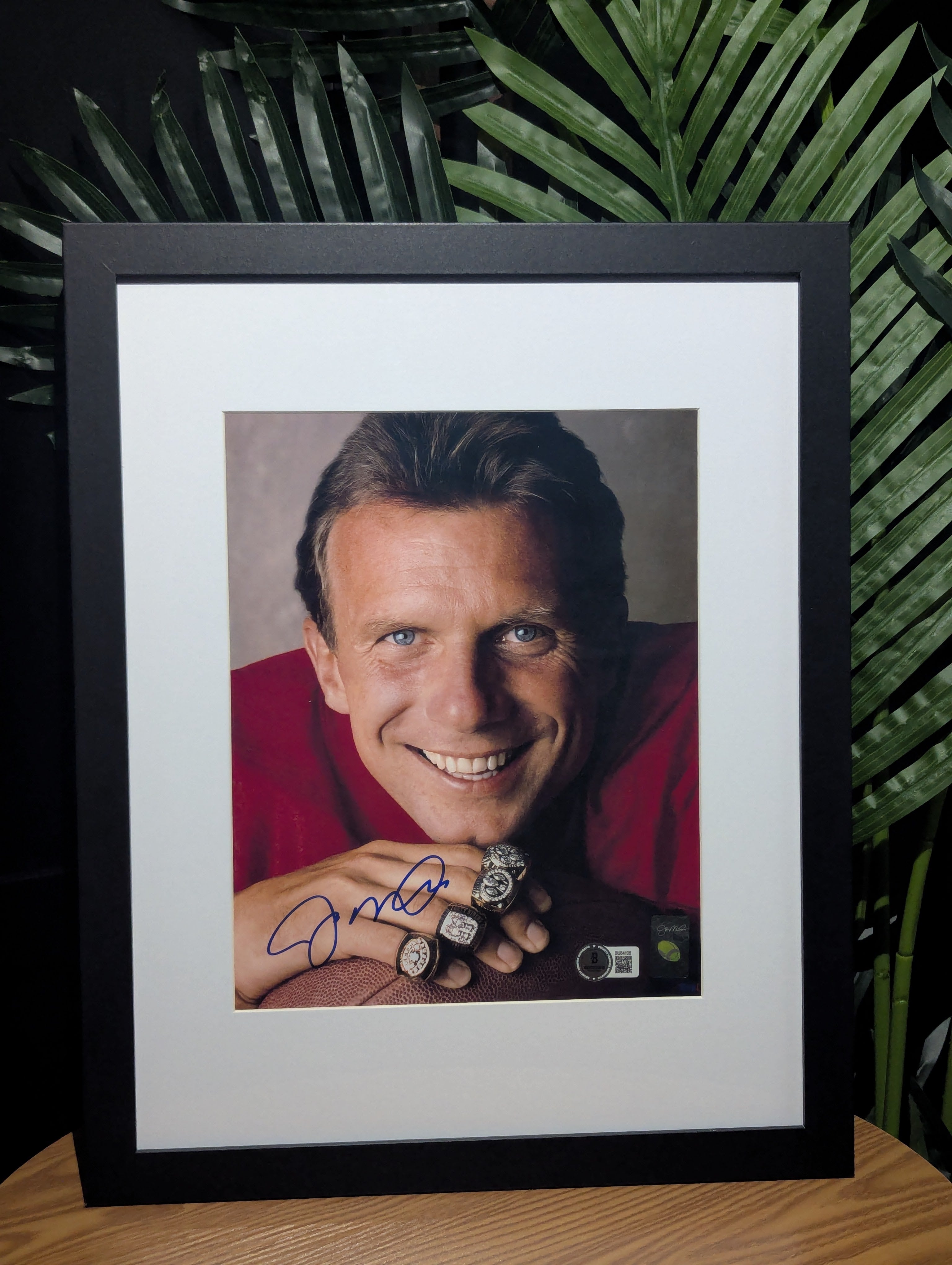 Signed Joe Montana 8x10 (Beckett)