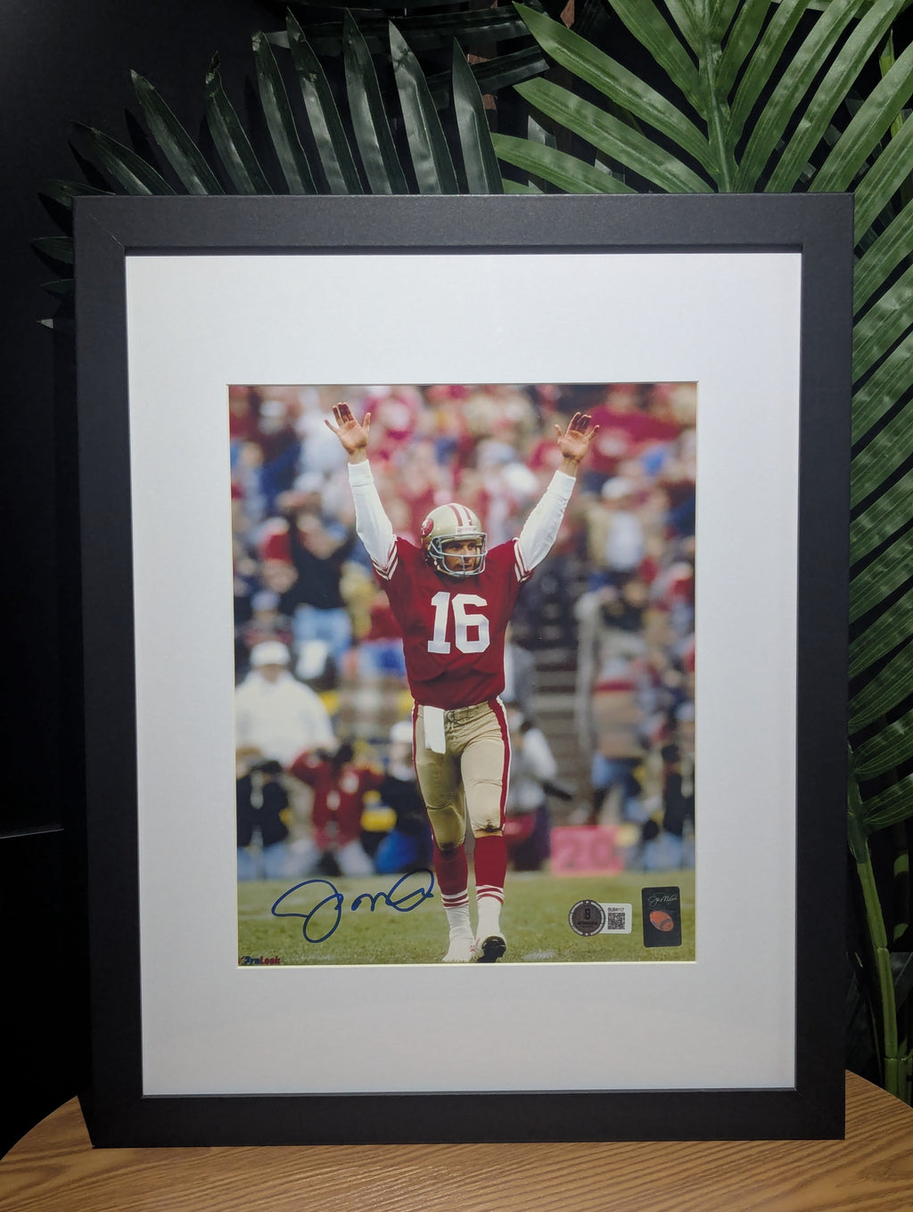 Signed Joe Montana 8x10 (Beckett)