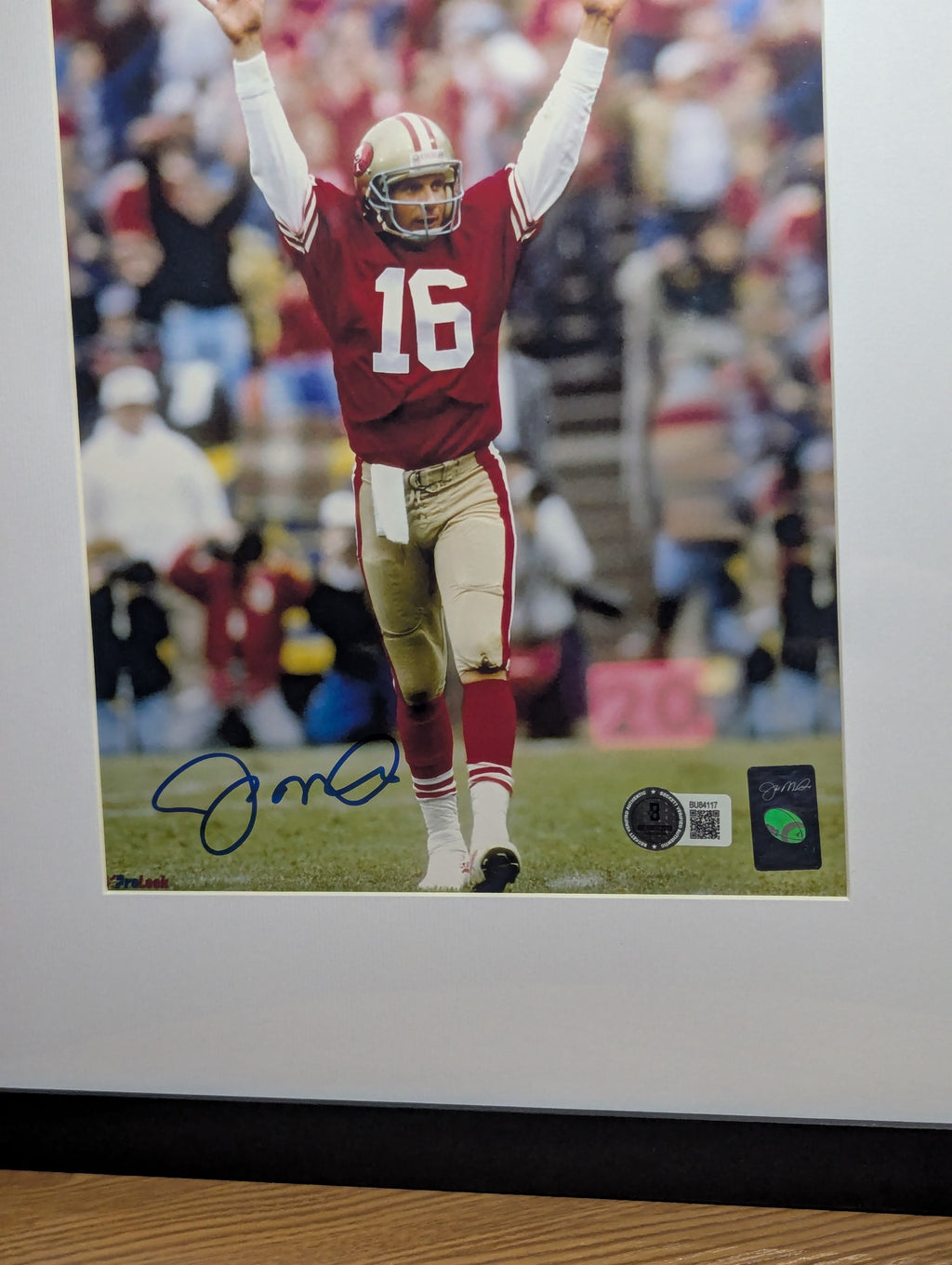 Signed Joe Montana 8x10 (Beckett)