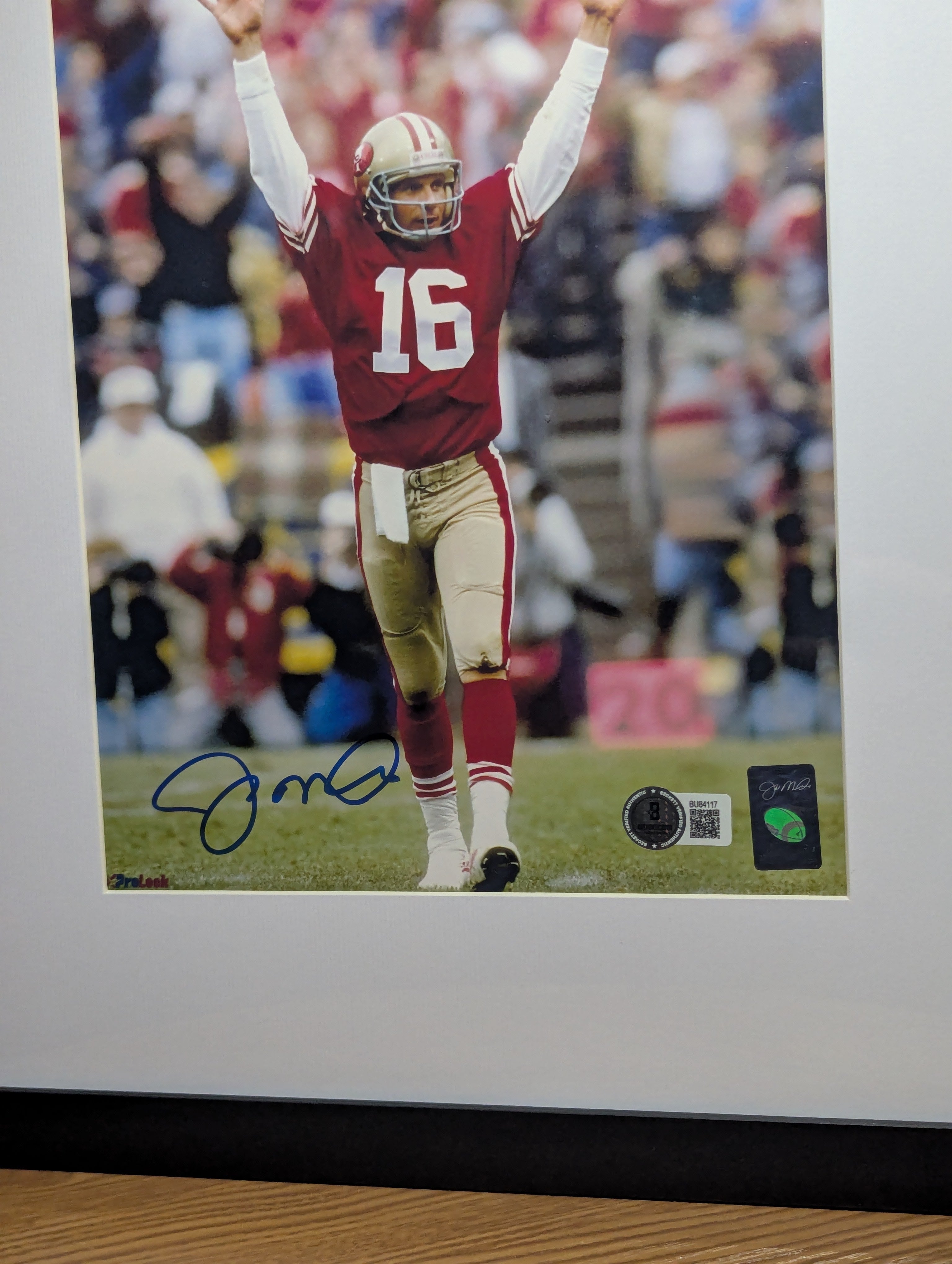 Signed Joe Montana 8x10 (Beckett)