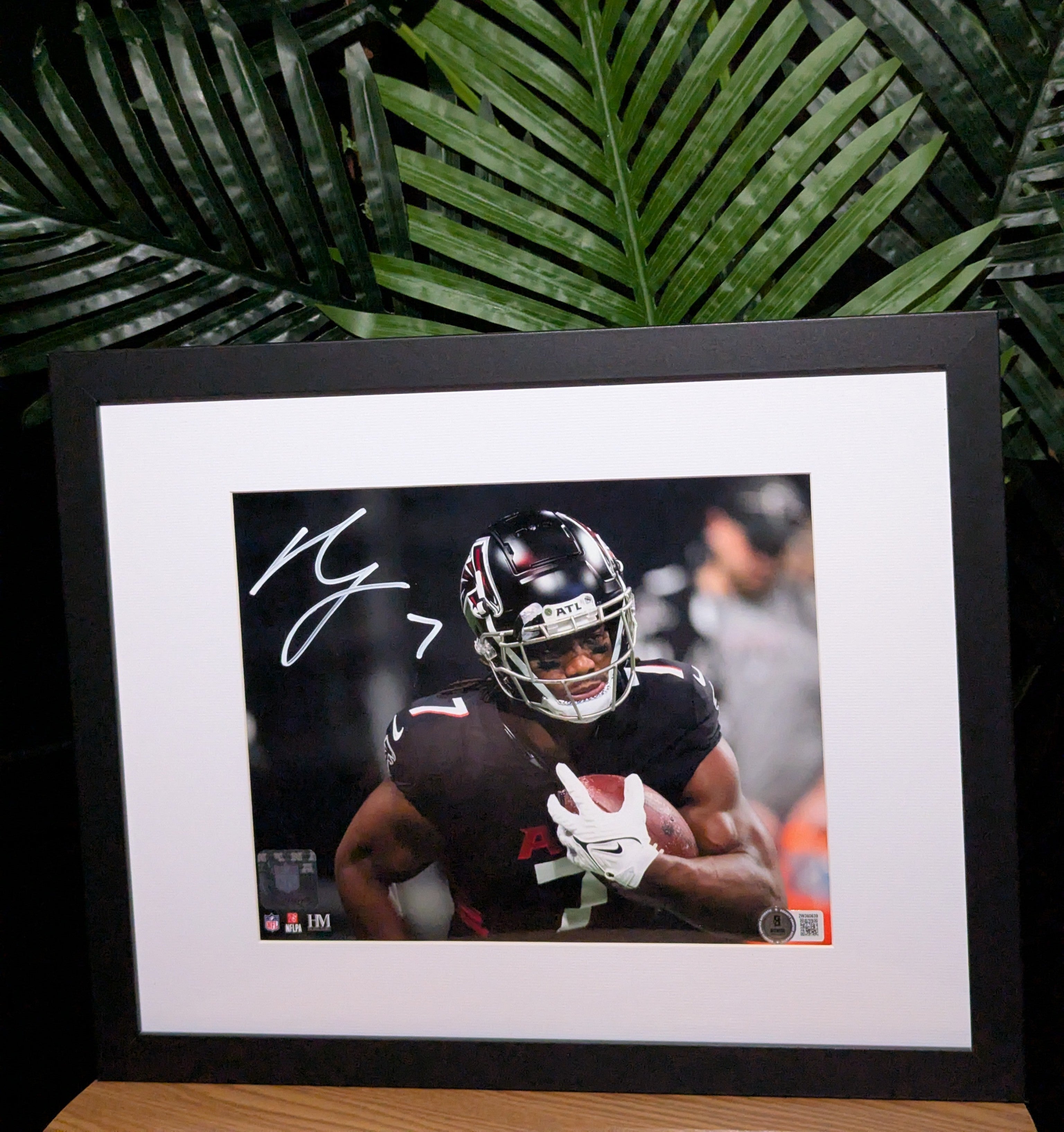 Signed Bijan Robinson 8x10 (Beckett)